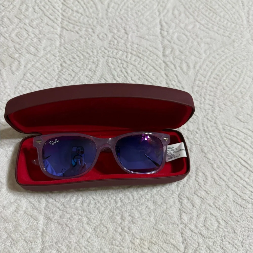 Ray-Ban wayfarer Lavender Sunglasses with Burgundy Case never used.